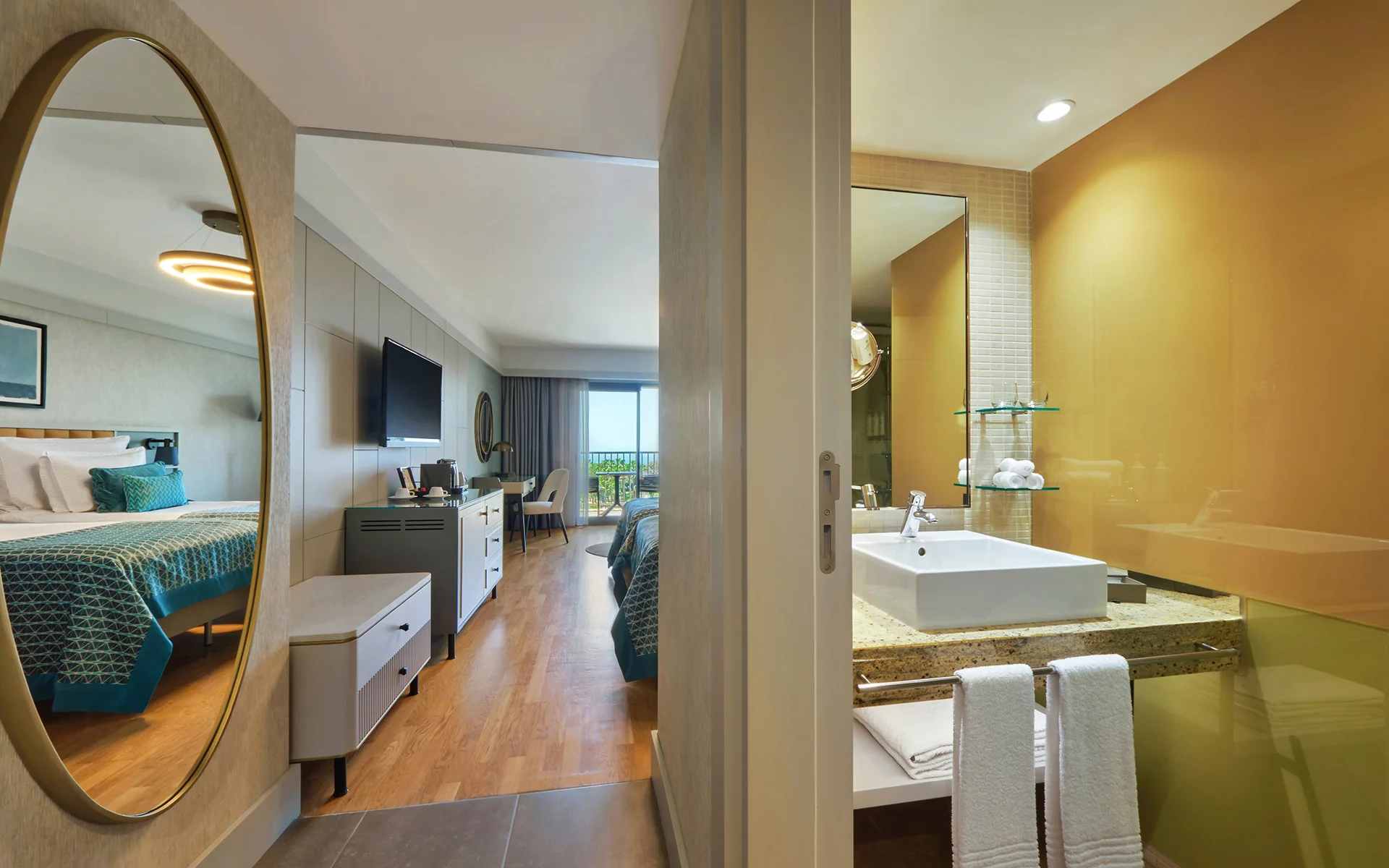 Deluxe Direct Sea View Room