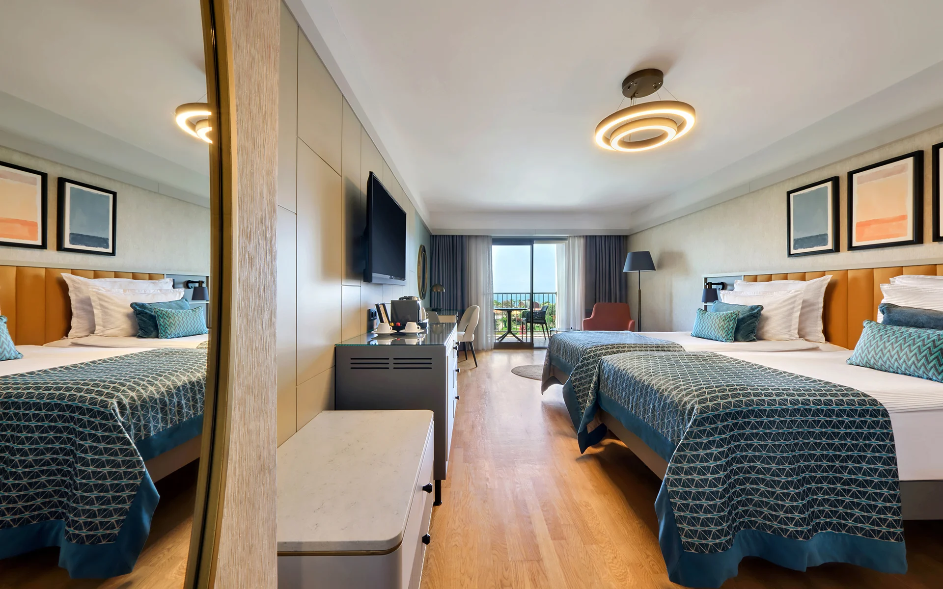 Deluxe Direct Sea View Room