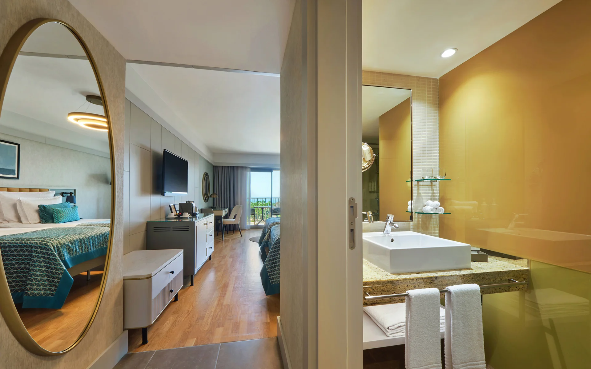 Deluxe Direct Sea View Room