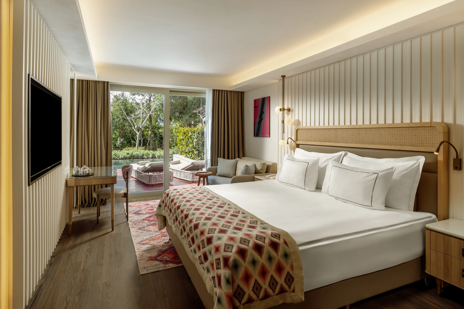 Deluxe Garden Swim-Up Room