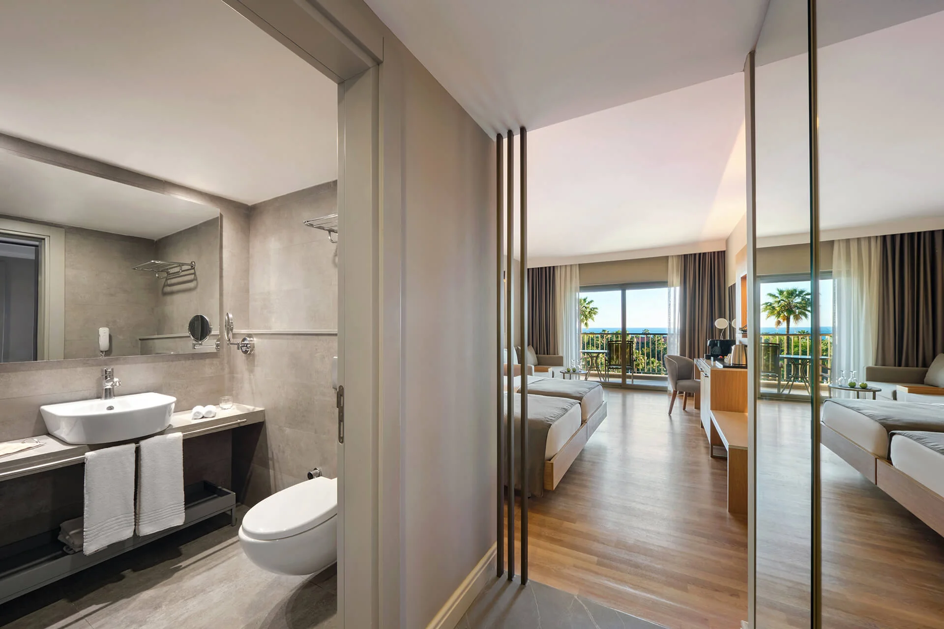 Deluxe Side Sea View Room