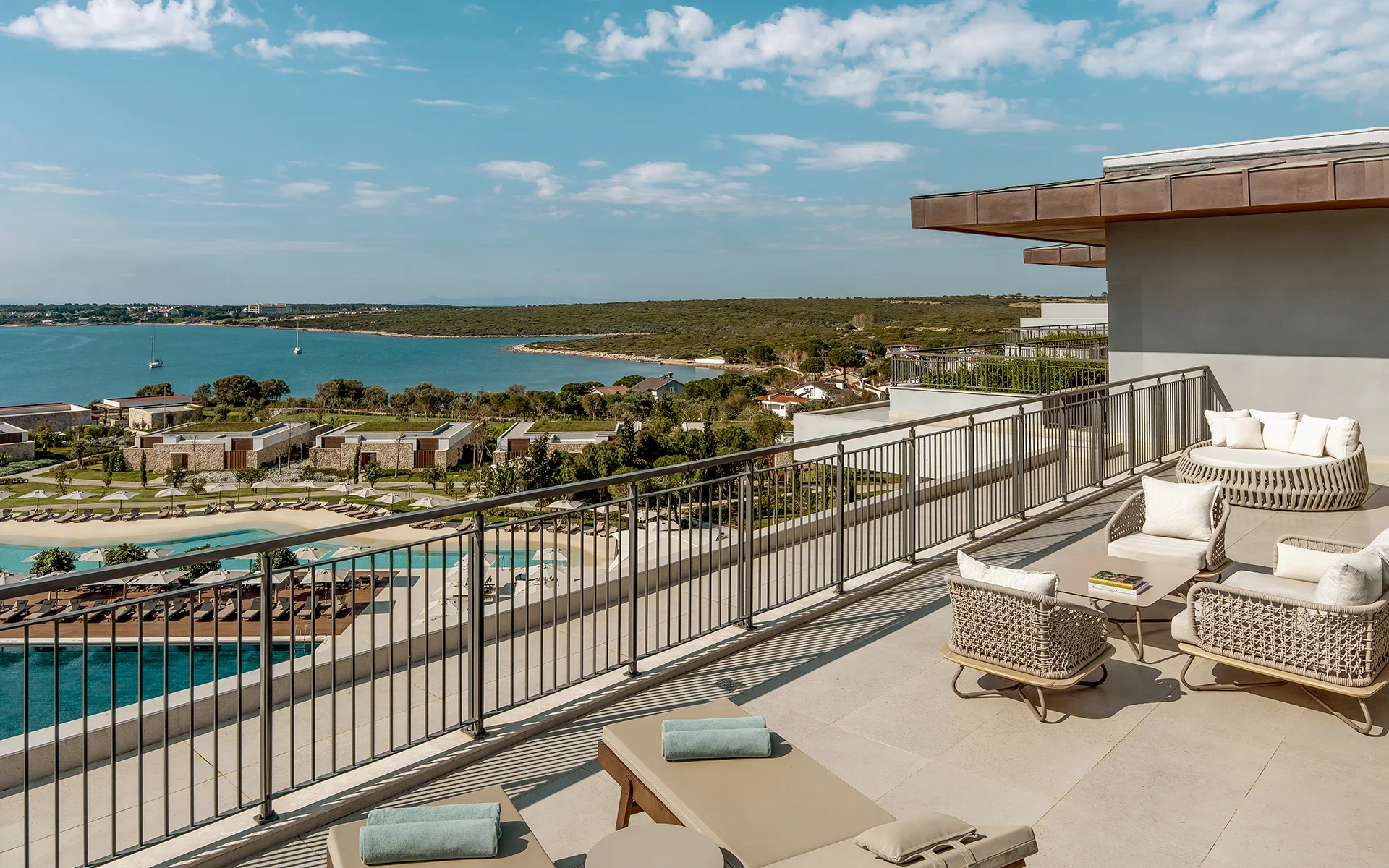 Penthouse Suite With Two Bedrooms & Private Swimming Pool - Sea View