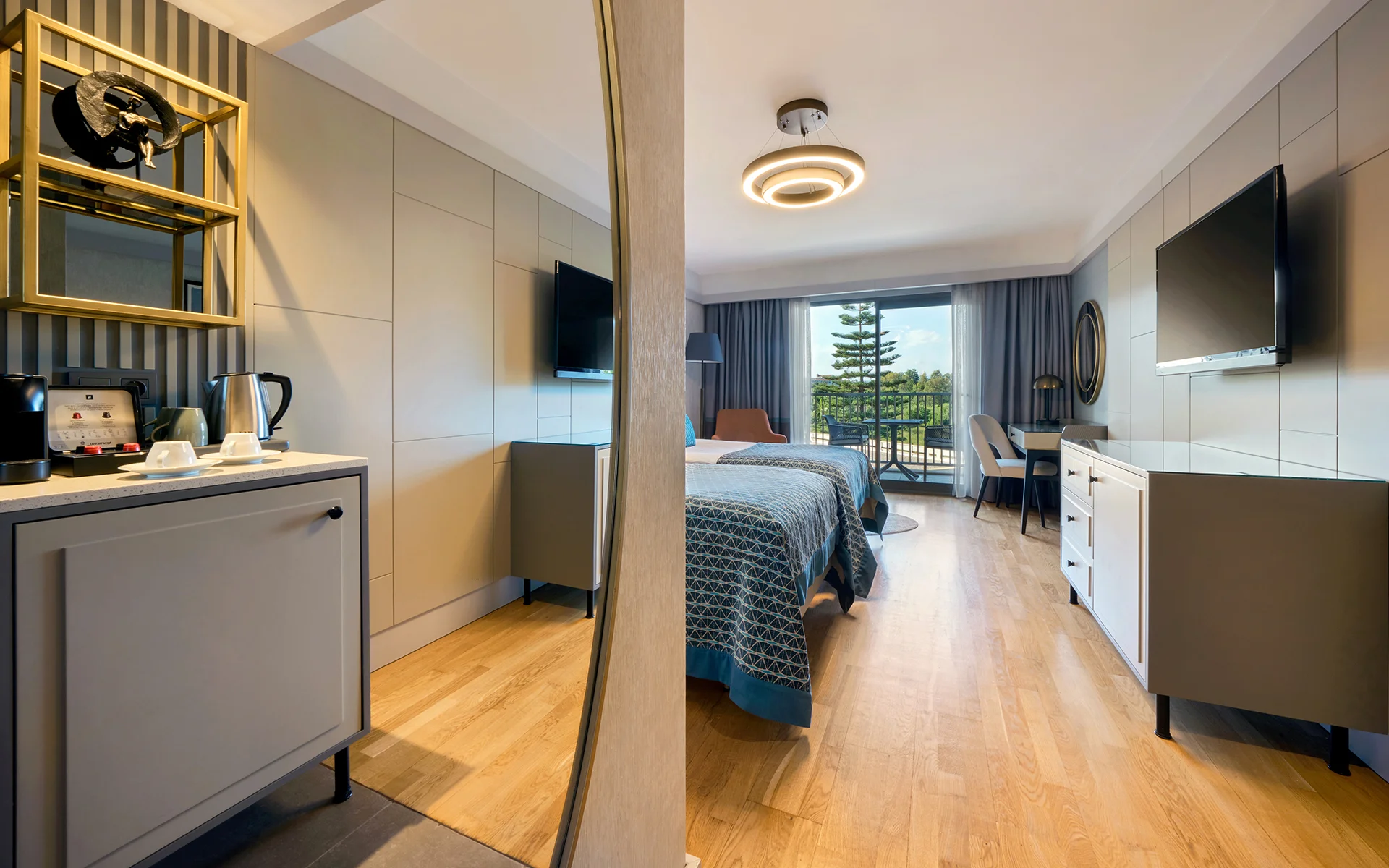 Superior Land View Room