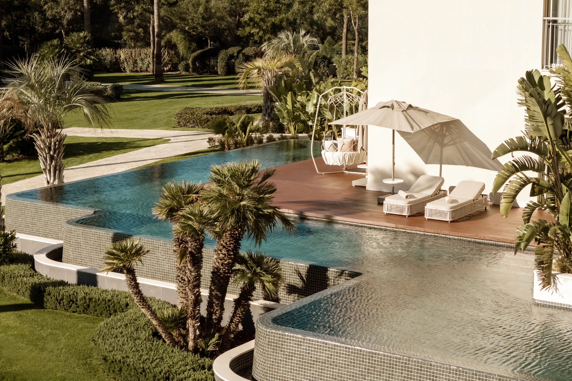 Deluxe Family Suite Swim-Up