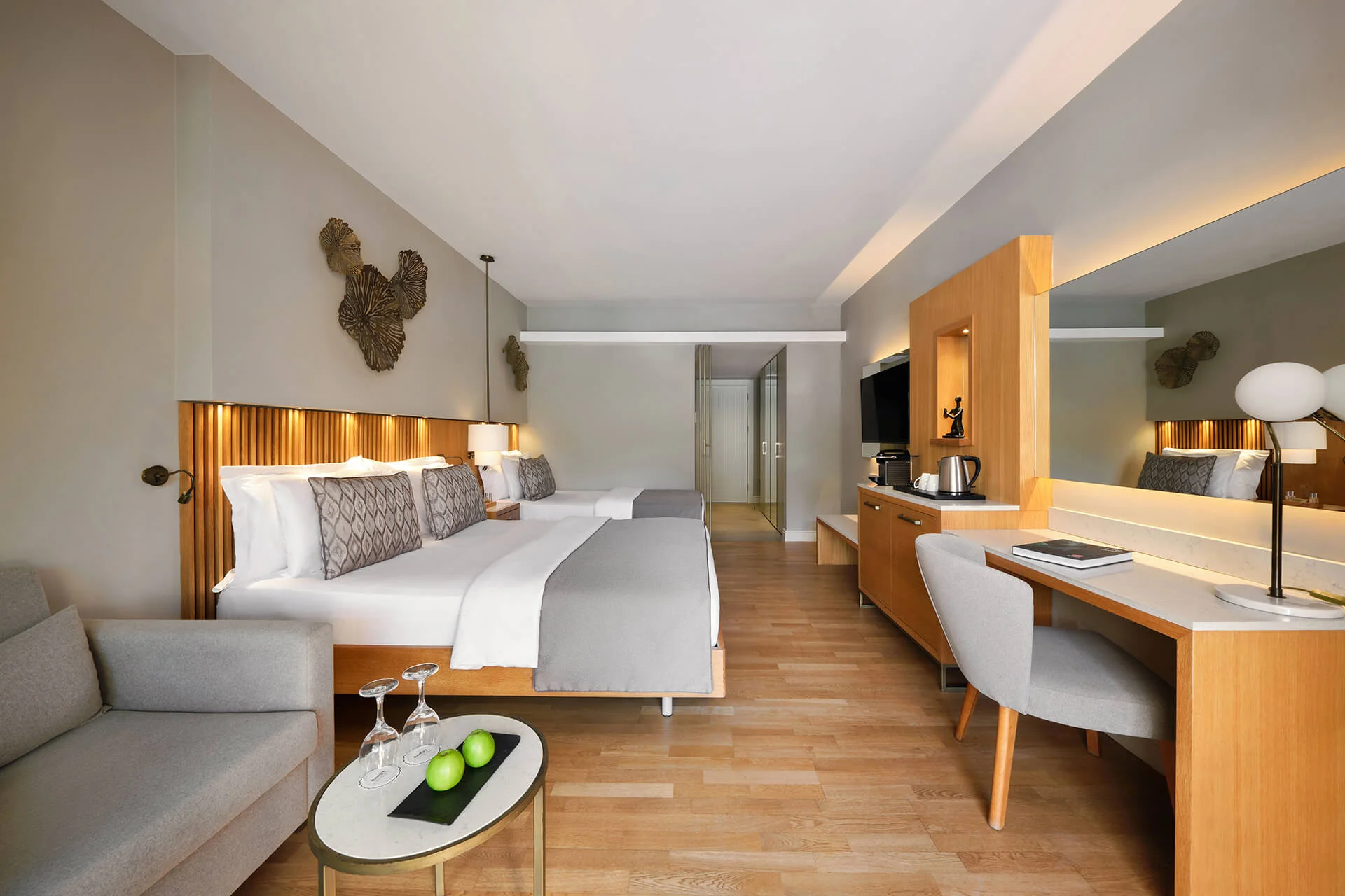 Deluxe Swim-Up Room