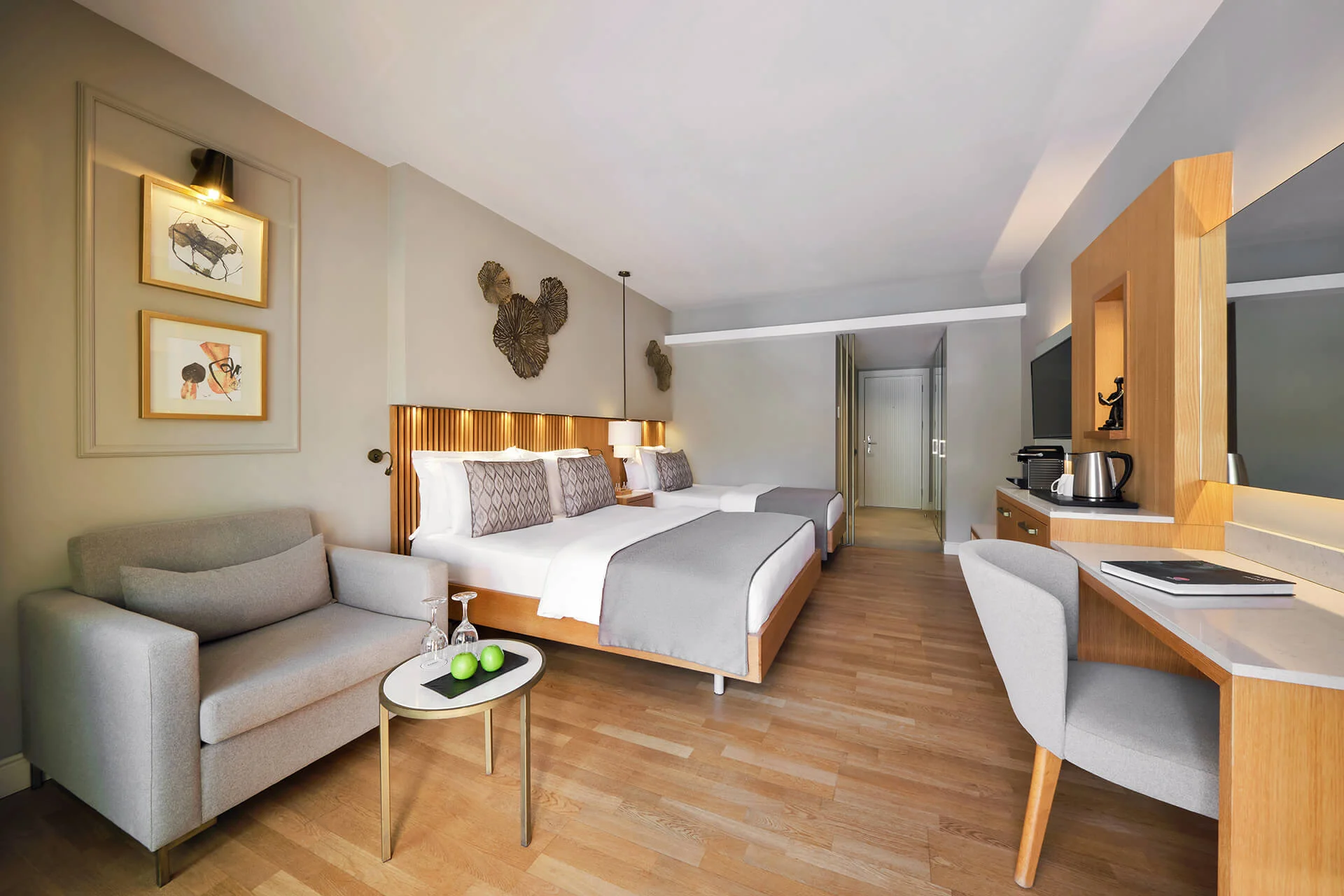 Deluxe Swim-Up Room